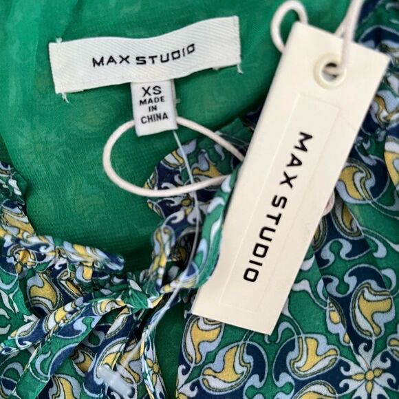 New with tags Max Studio sleeveless lined green print top, size XS. - Picture 6 of 6